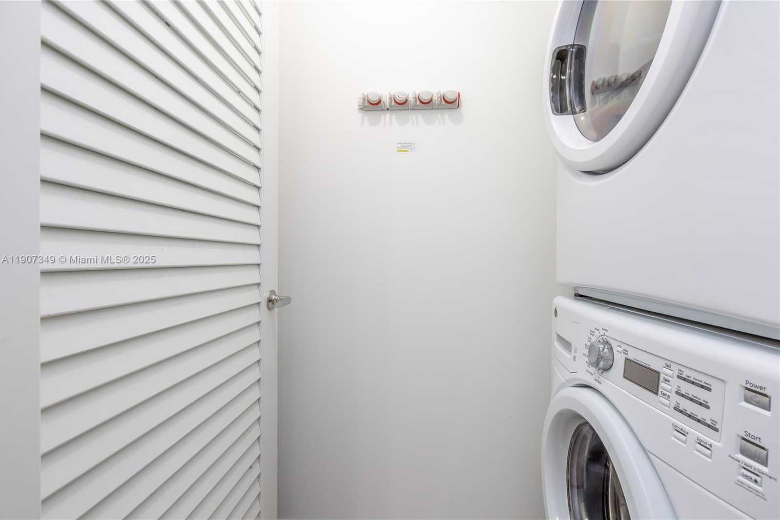 Small Image of 1010 BRICKELL AVE #3302, Miami Number 63