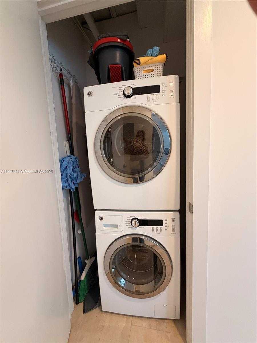 Small Image of 1060 BRICKELL AVE #613, Miami Number 10