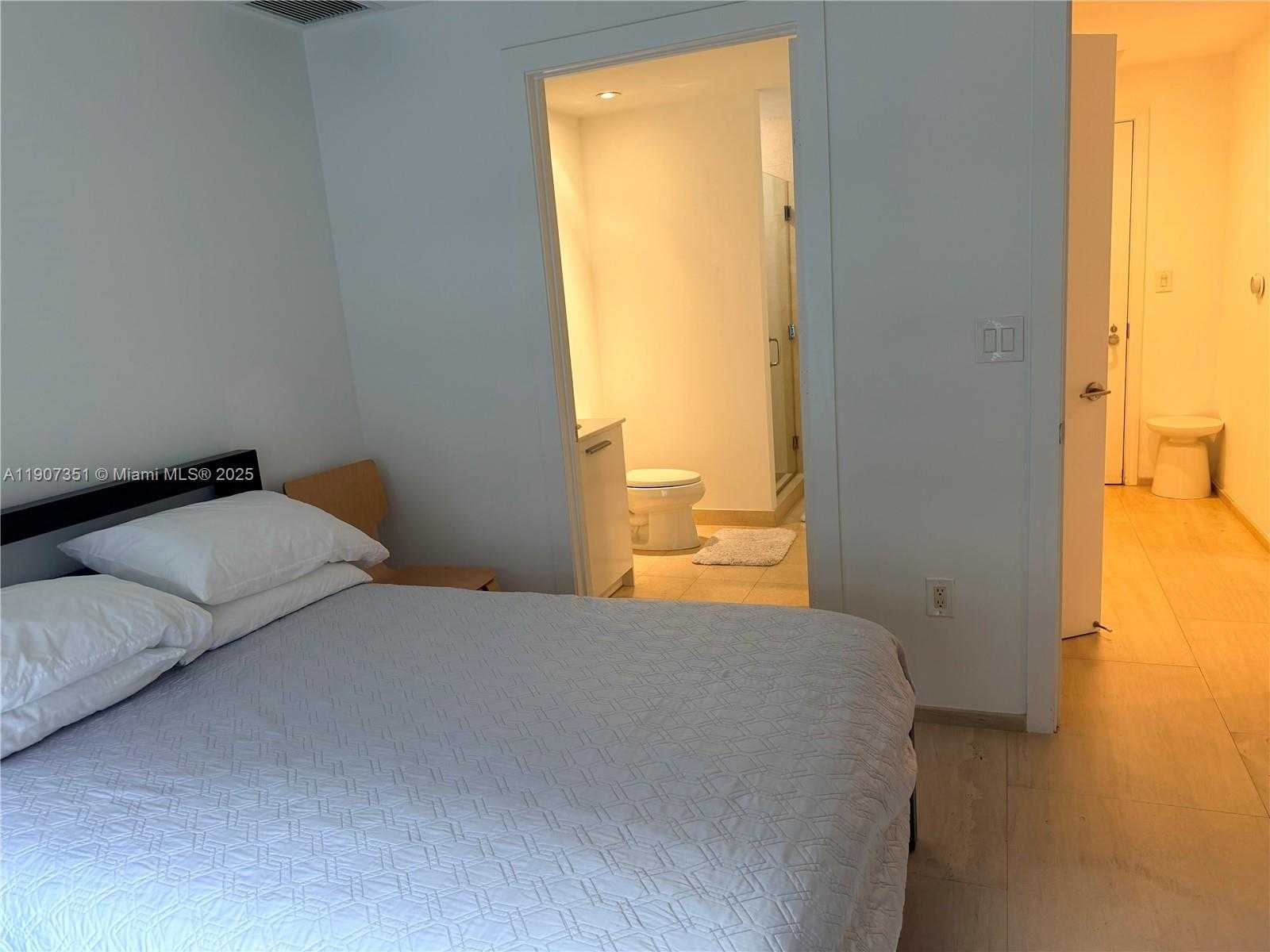 Small Image of 1060 BRICKELL AVE #613, Miami Number 12