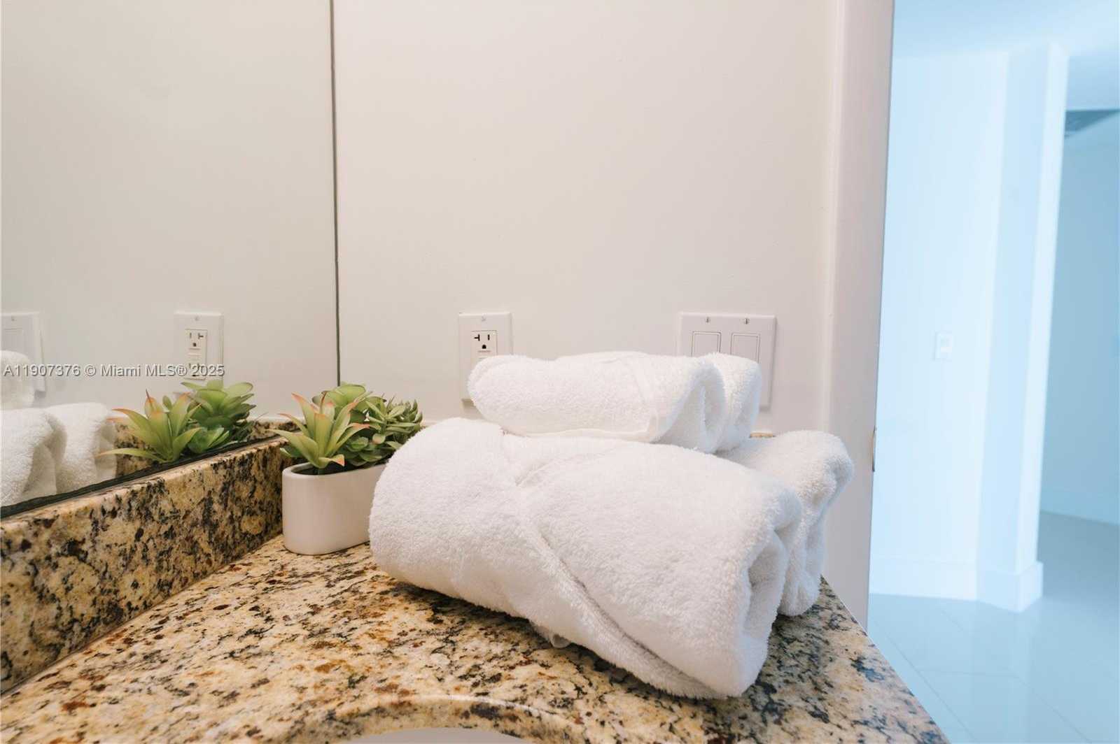 Small Image of 41 SOUTH EAST 5TH ST #1217, Miami Number 12