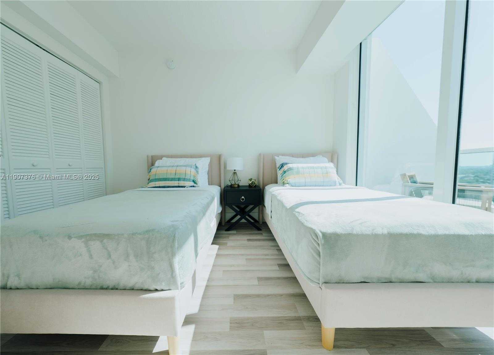 Small Image of 41 SOUTH EAST 5TH ST #1217, Miami Number 16