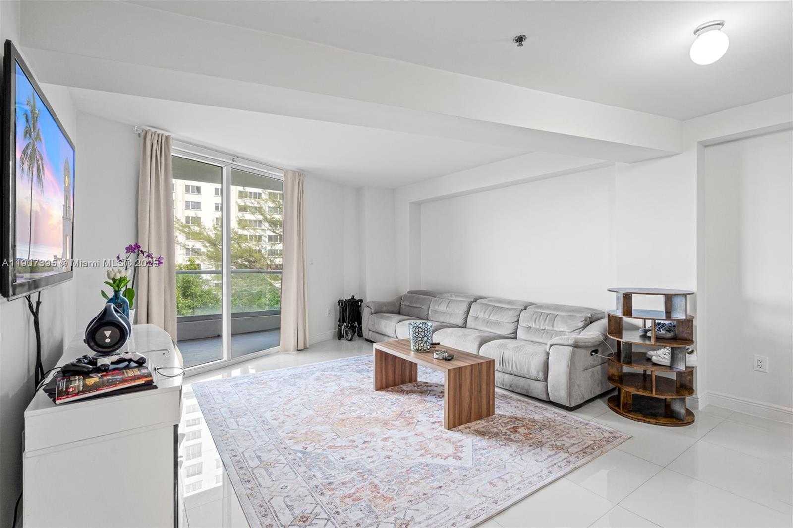 Small Image of 6362 COLLINS AVE #405, Miami Beach Number 4