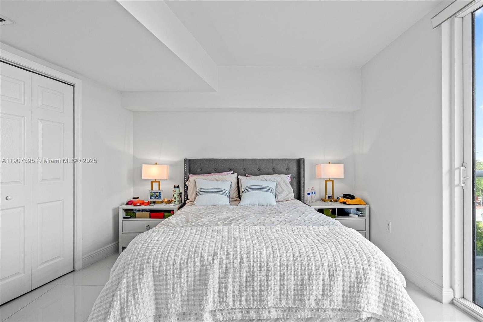 Small Image of 6362 COLLINS AVE #405, Miami Beach Number 5