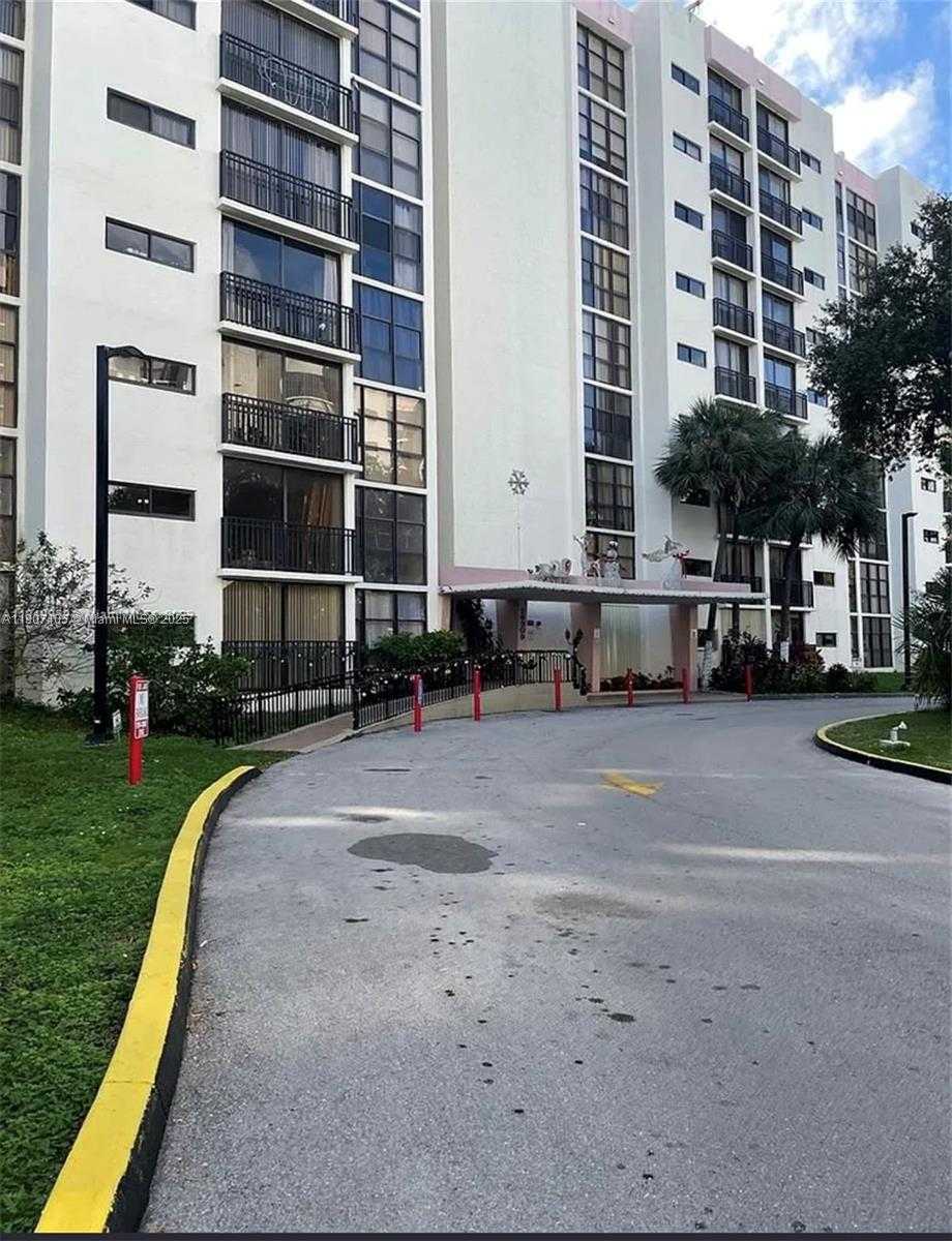 Small Image of 16909 NORTH BAY RD #512, Sunny Isles Beach Number 13