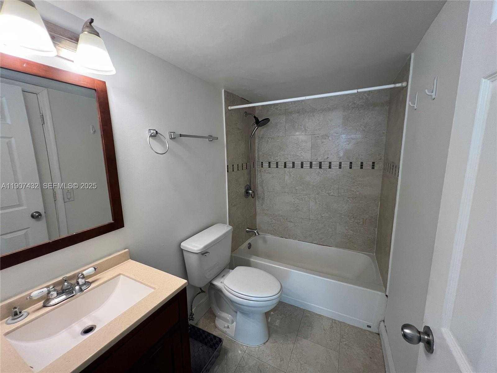 Small Image of 345 OCEAN DR #209, Miami Beach Number 13