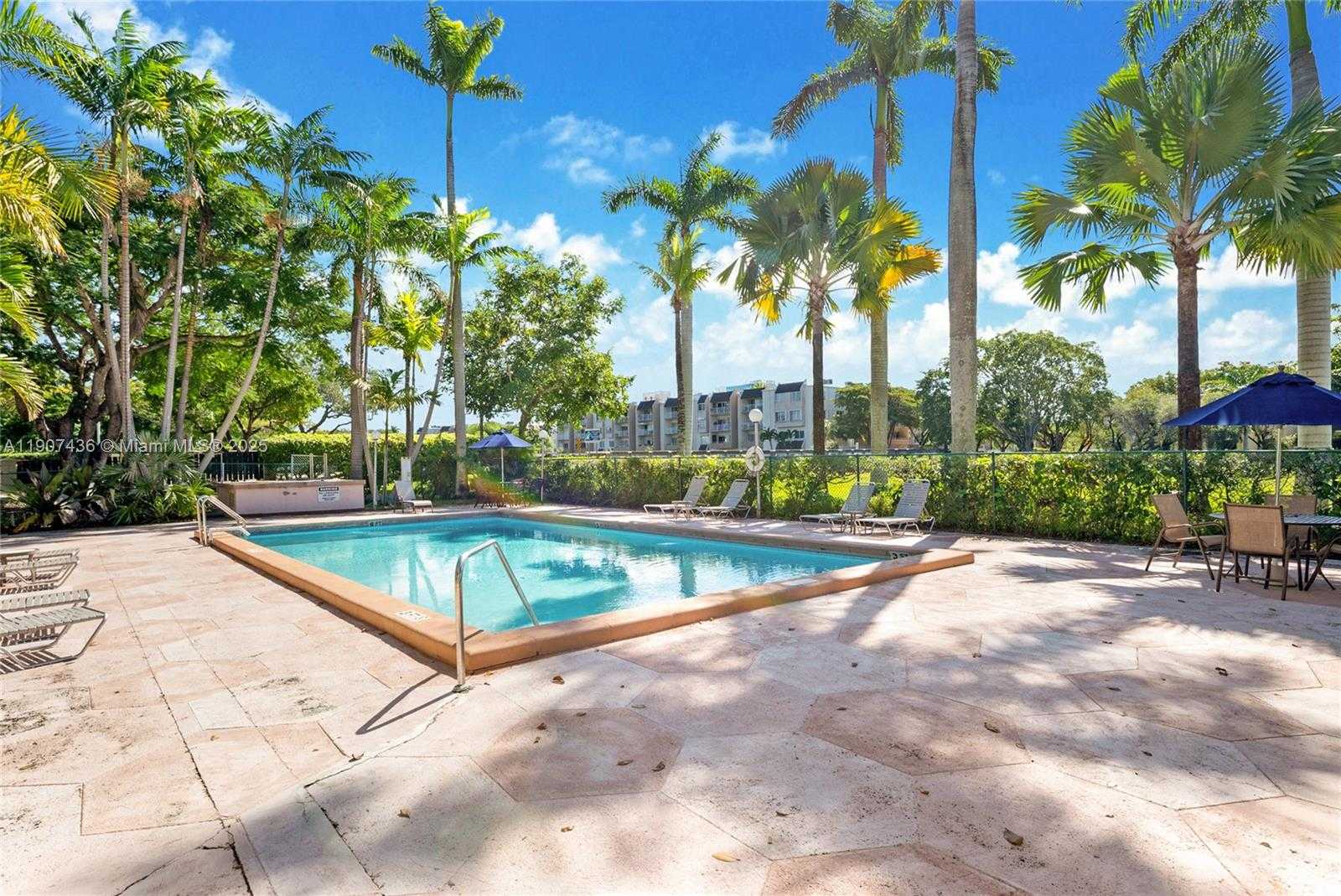 Small Image of 7937 CAMINO CIR #D-11, Miami Number 12