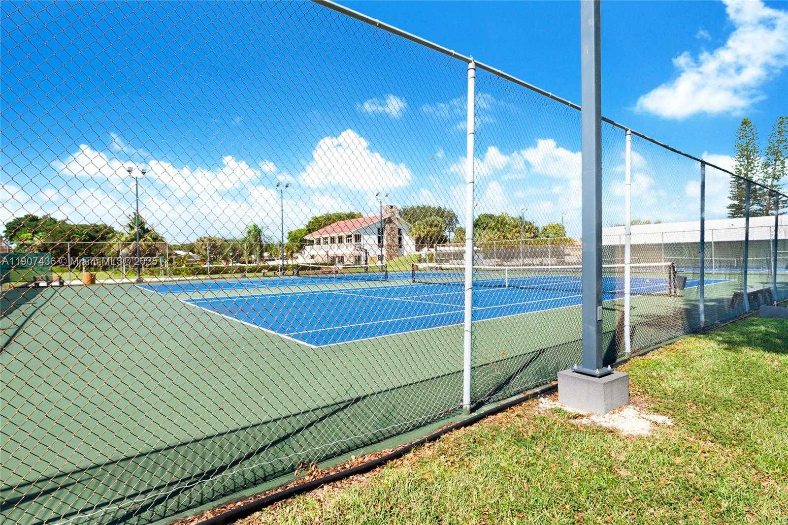 Small Image of 7937 CAMINO CIR #D-11, Miami Number 13