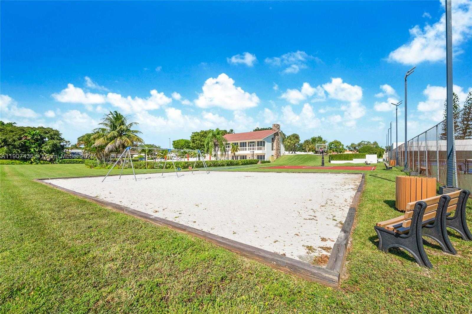 Small Image of 7937 CAMINO CIR #D-11, Miami Number 15