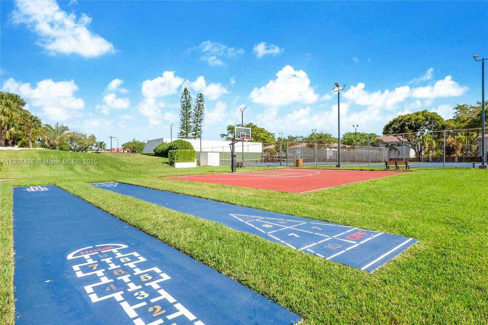 Small Image of 7937 CAMINO CIR #D-11, Miami Number 16