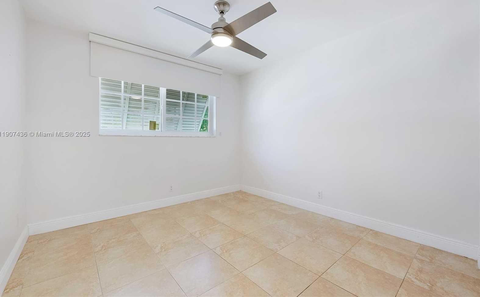 Small Image of 7937 CAMINO CIR #D-11, Miami Number 9