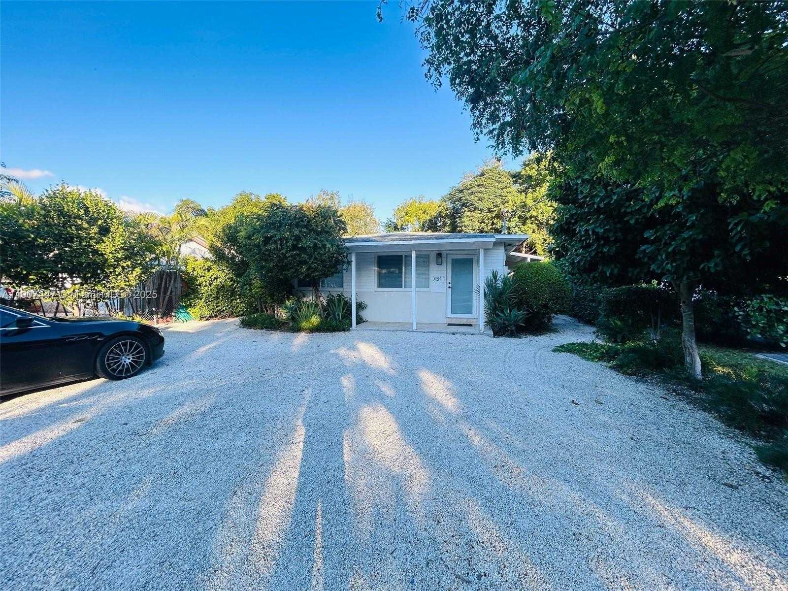 Small Image of 7311 SOUTH WEST 63RD CT #1, South Miami Number 10