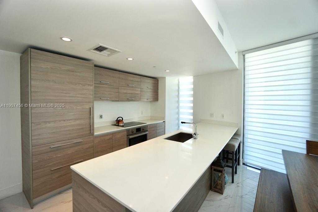 Small Image of 1300 SOUTH MIAMI AVE #2005, Miami Number 12