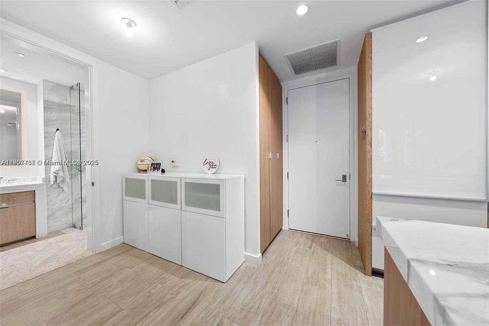 Small Image of 2831 SOUTH BAYSHORE DR #506, Miami Number 11