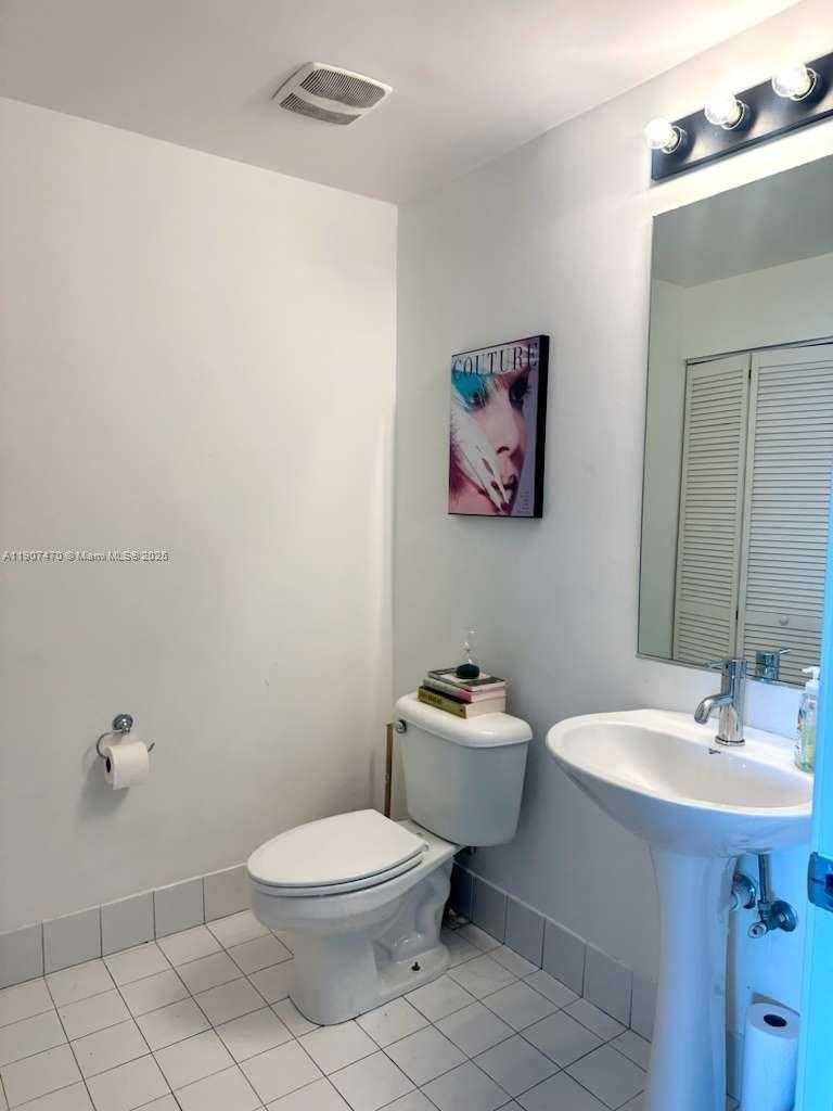 Small Image of 888 BISCAYNE BL #2707, Miami Number 11
