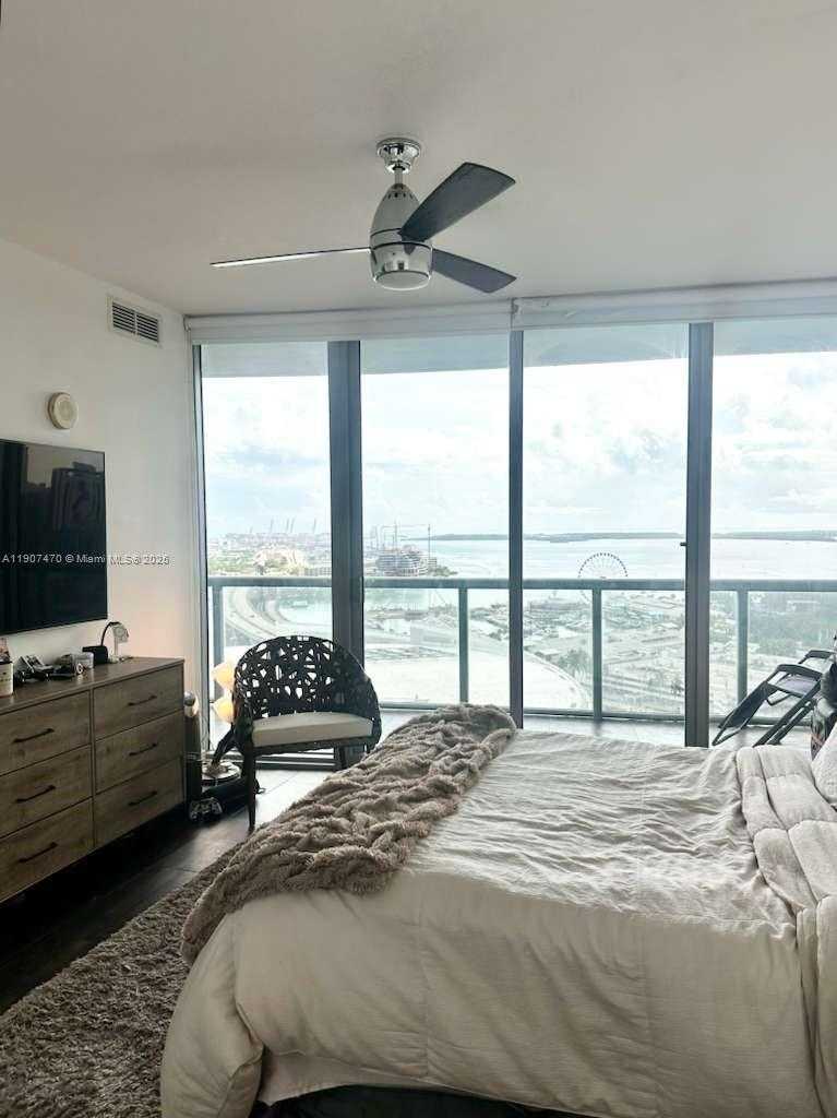 Small Image of 888 BISCAYNE BL #2707, Miami Number 12