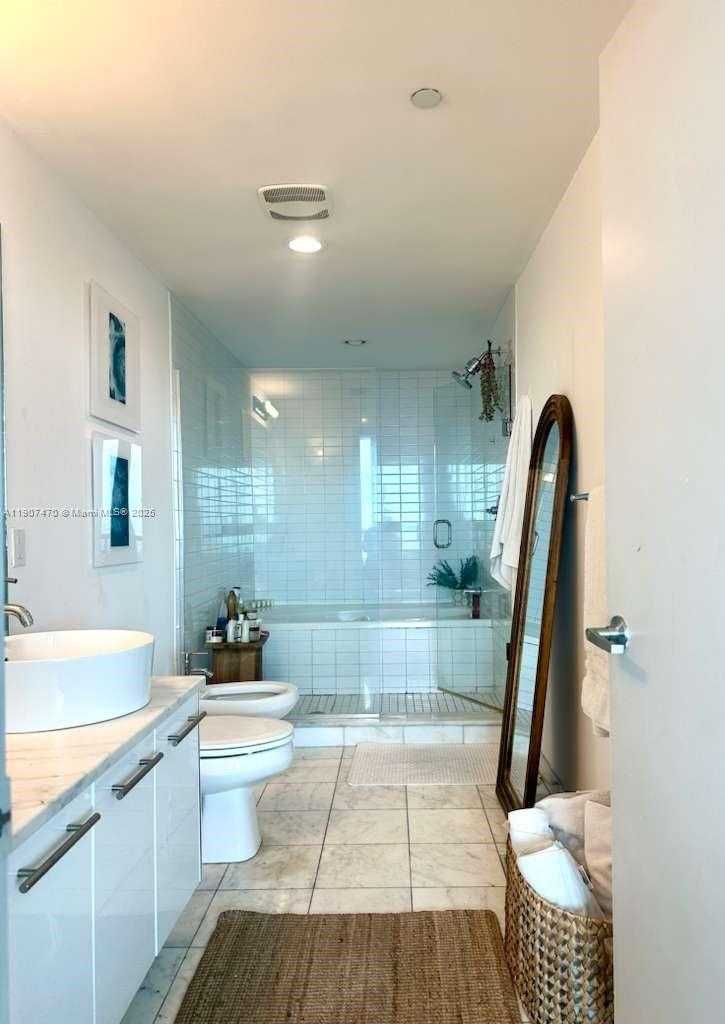 Small Image of 888 BISCAYNE BL #2707, Miami Number 13