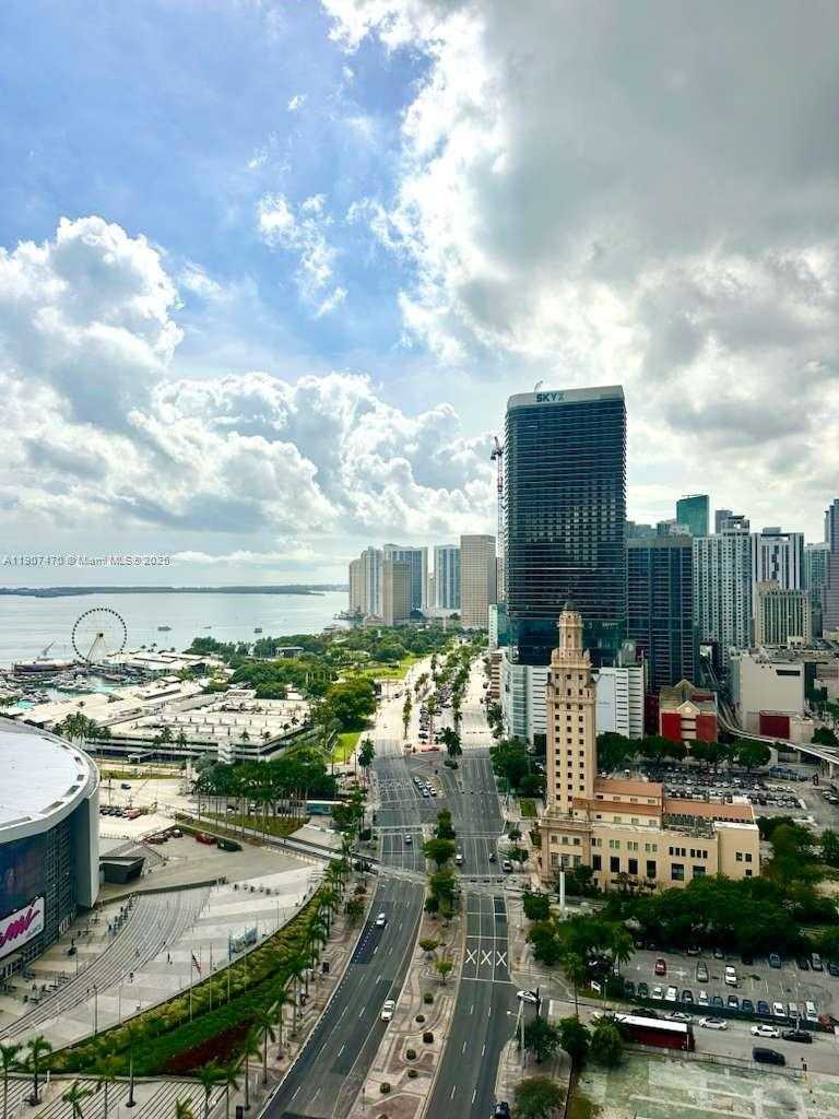 Small Image of 888 BISCAYNE BL #2707, Miami Number 32
