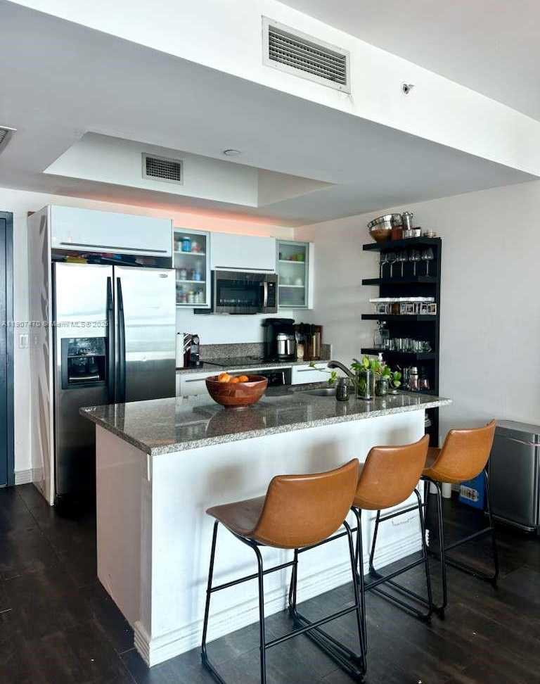 Small Image of 888 BISCAYNE BL #2707, Miami Number 9