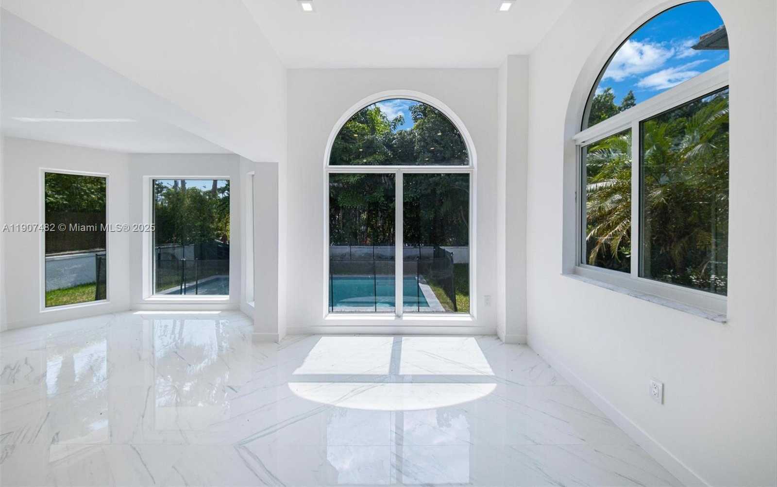 Small Image of 242 PALM AVE, Miami Beach Number 1