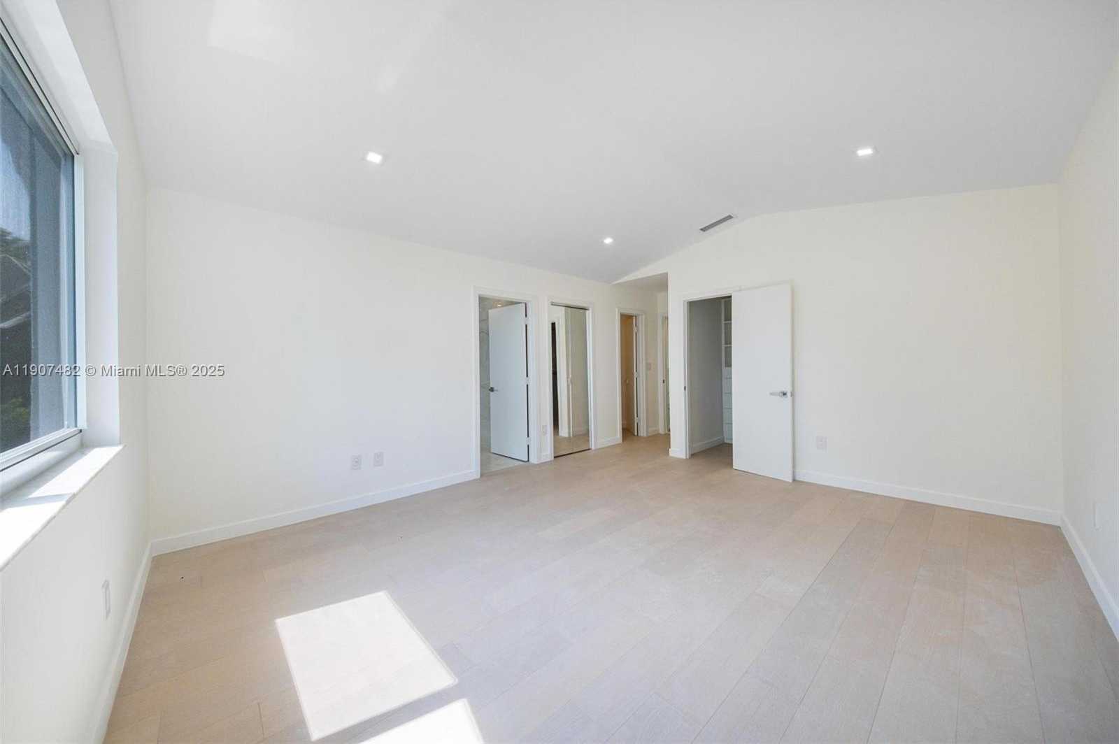 Small Image of 242 PALM AVE, Miami Beach Number 13