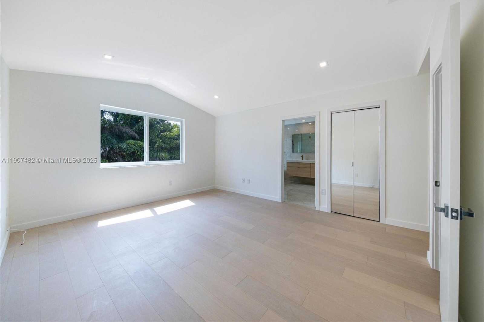 Small Image of 242 PALM AVE, Miami Beach Number 14