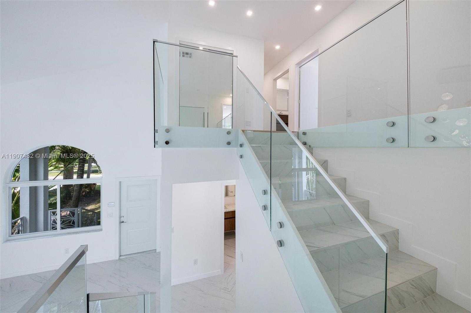 Small Image of 242 PALM AVE, Miami Beach Number 18