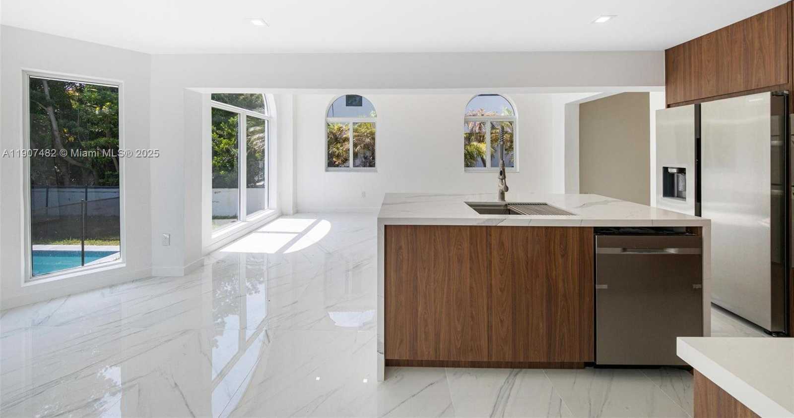 Small Image of 242 PALM AVE, Miami Beach Number 3