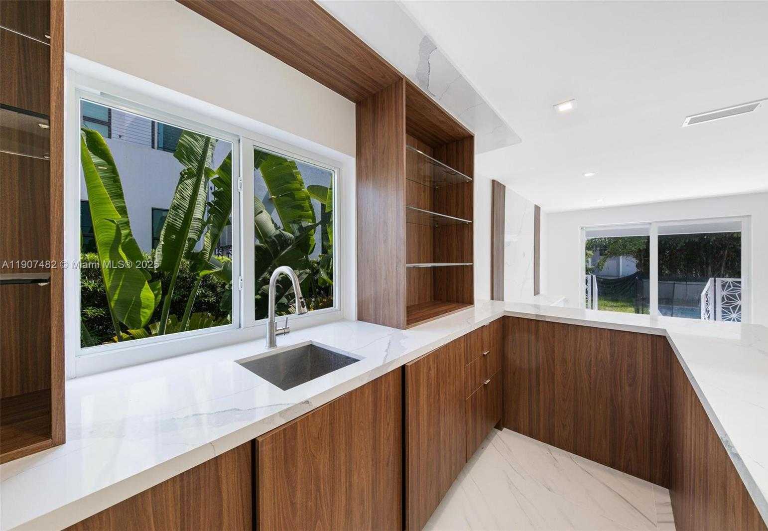 Small Image of 242 PALM AVE, Miami Beach Number 31