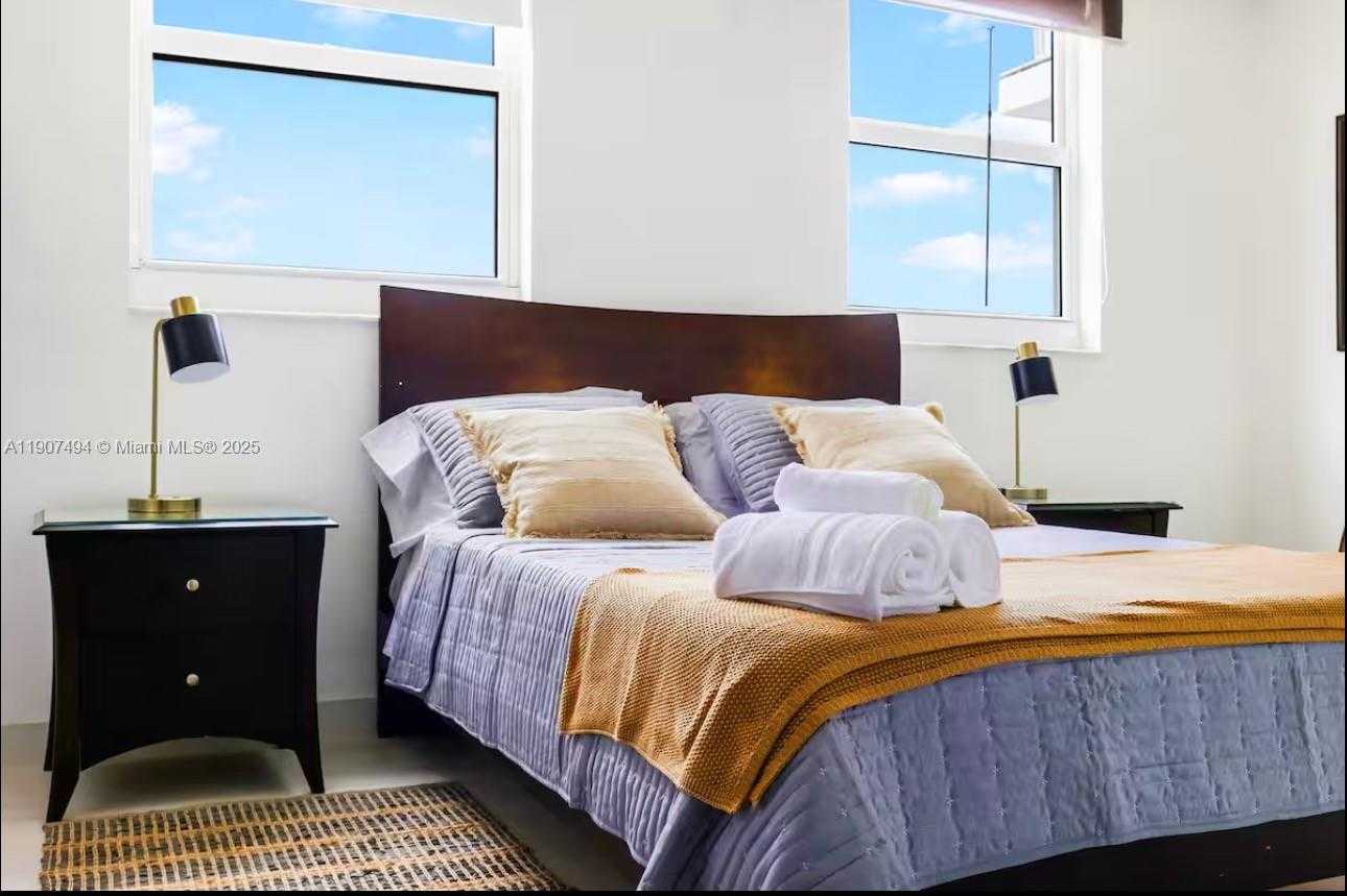 Small Image of 1200 BRICKELL BAY DR #4002, Miami Number 12