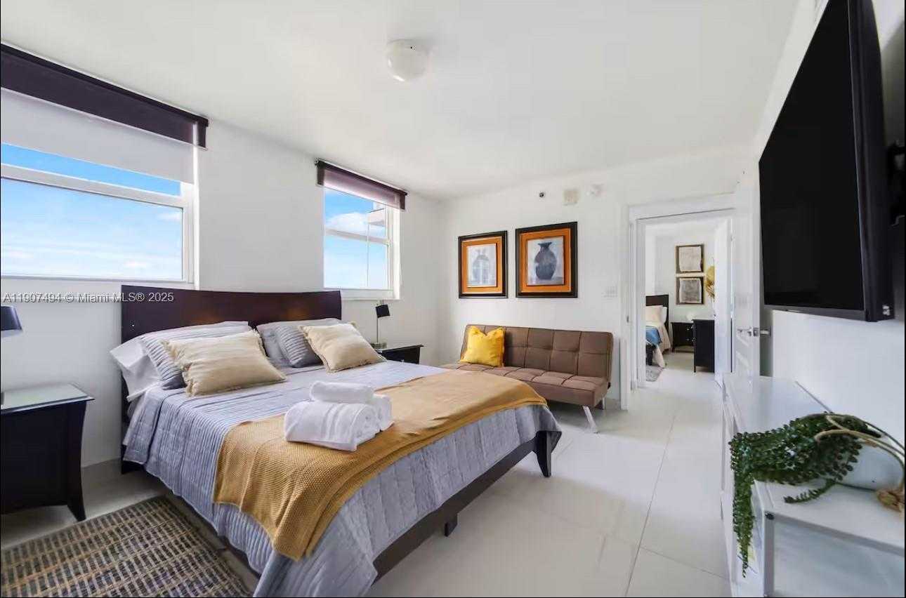 Small Image of 1200 BRICKELL BAY DR #4002, Miami Number 13