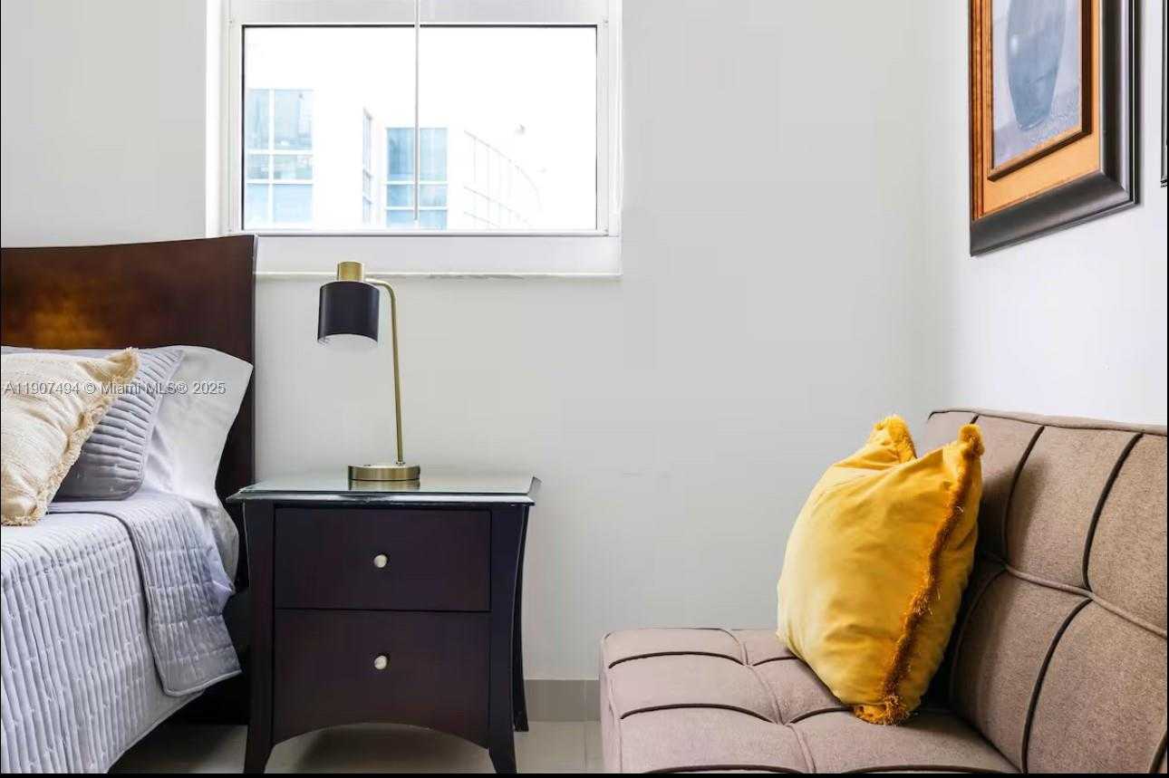 Small Image of 1200 BRICKELL BAY DR #4002, Miami Number 14