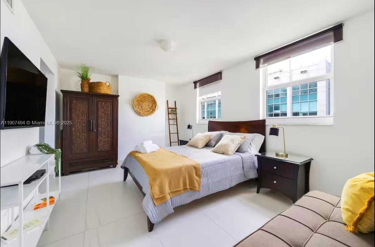 Small Image of 1200 BRICKELL BAY DR #4002, Miami Number 15