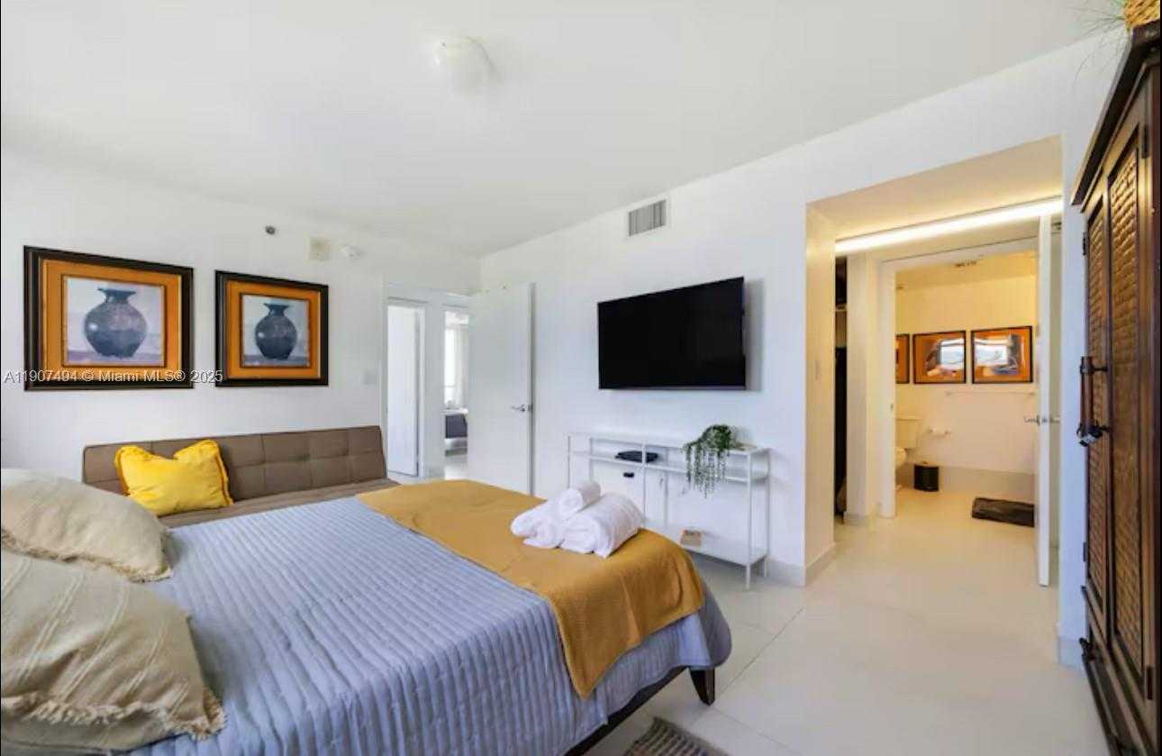 Small Image of 1200 BRICKELL BAY DR #4002, Miami Number 16