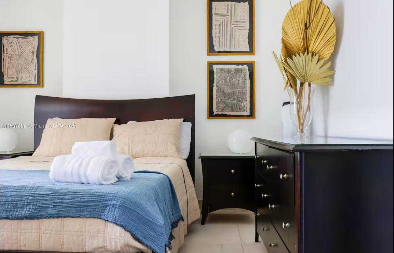 Small Image of 1200 BRICKELL BAY DR #4002, Miami Number 18