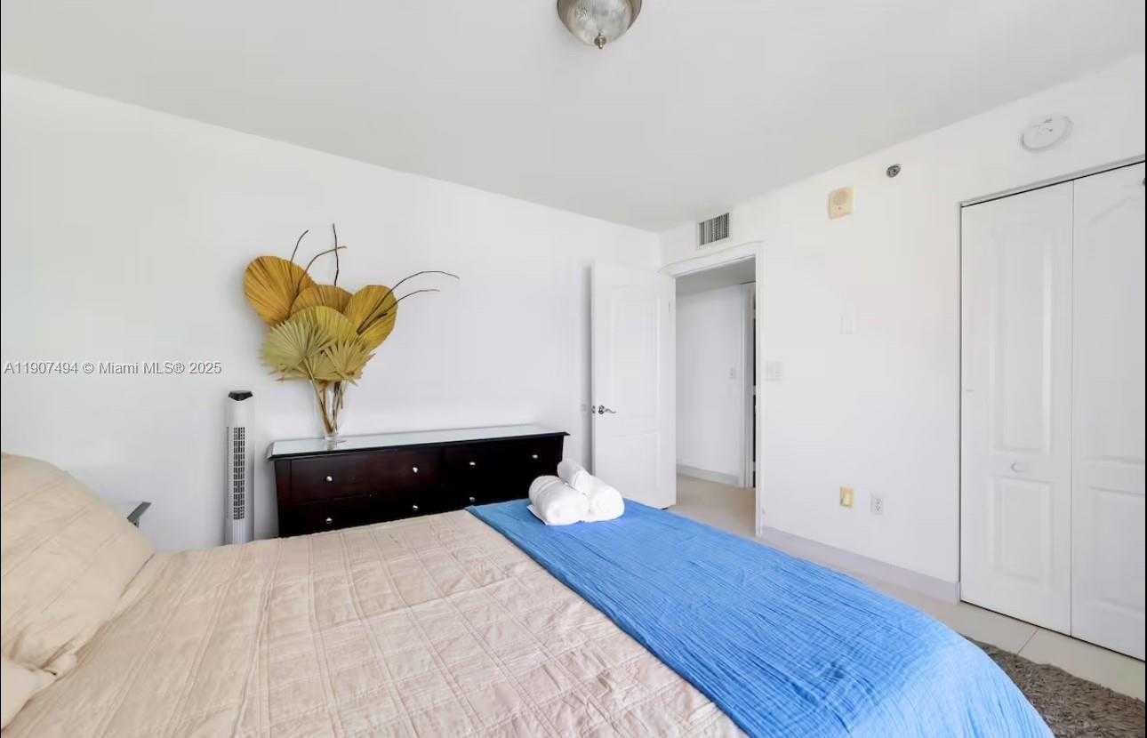 Small Image of 1200 BRICKELL BAY DR #4002, Miami Number 19