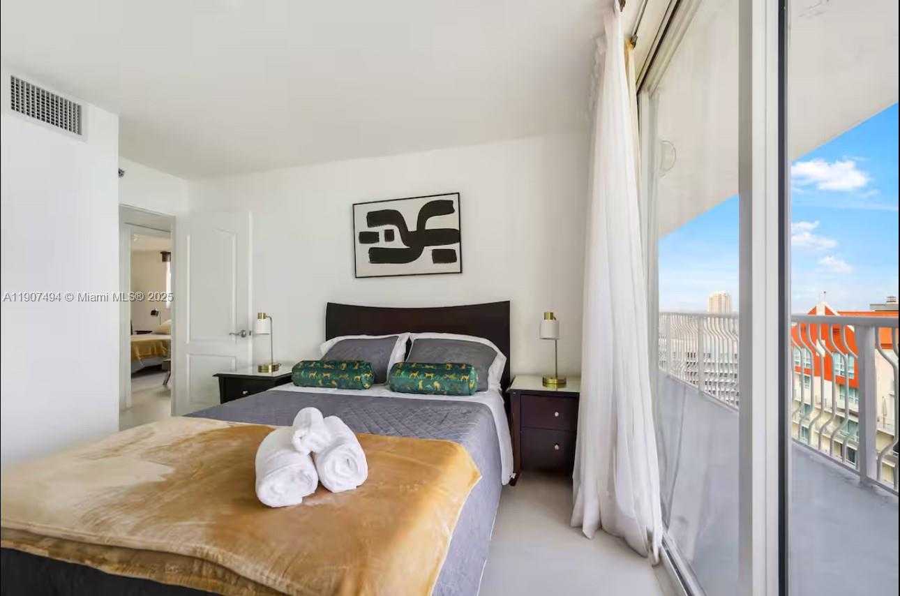 Small Image of 1200 BRICKELL BAY DR #4002, Miami Number 21