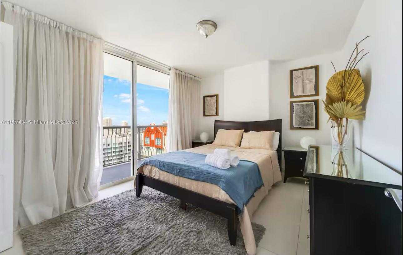 Small Image of 1200 BRICKELL BAY DR #4002, Miami Number 4