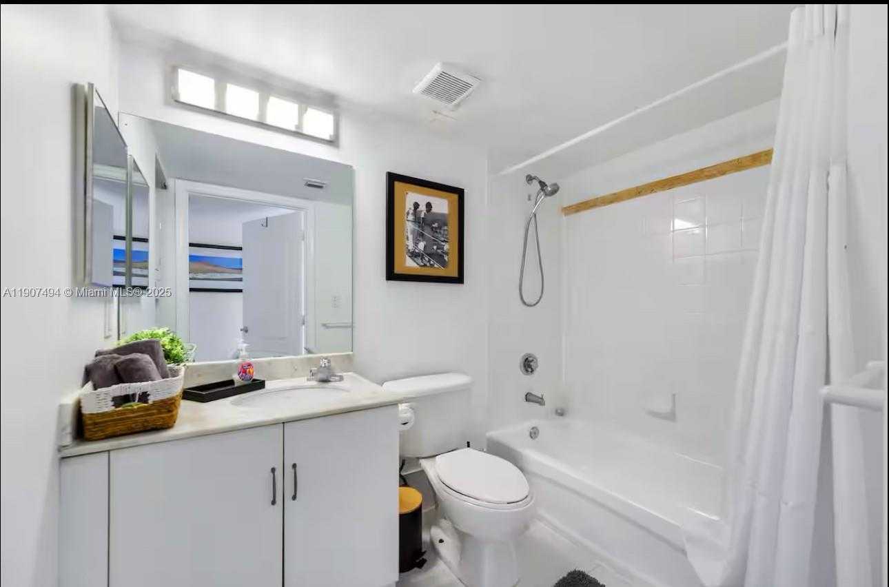 Small Image of 1200 BRICKELL BAY DR #4002, Miami Number 9