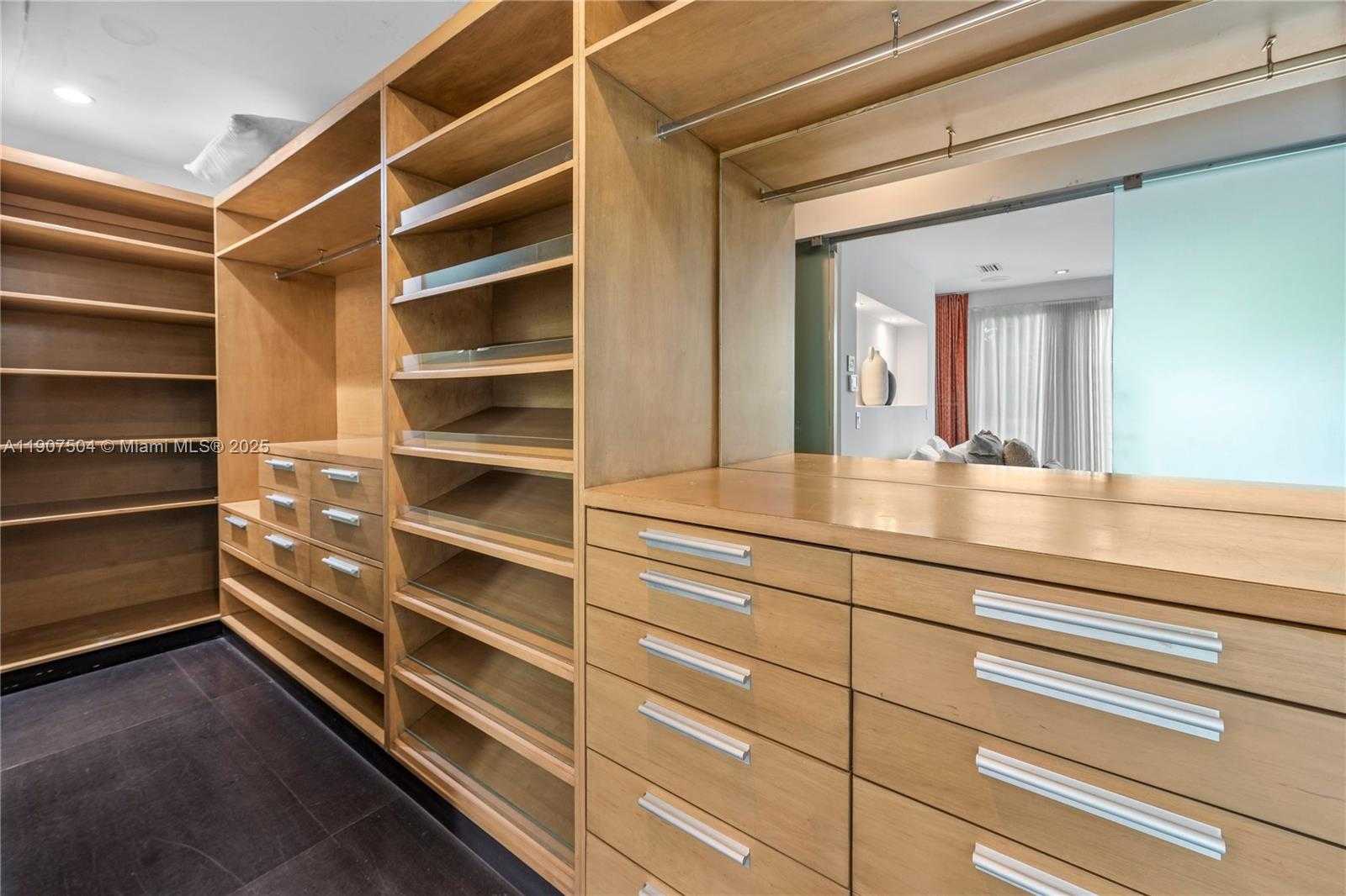 Small Image of 1606 SOUTH BAYSHORE DR #-, Miami Number 14