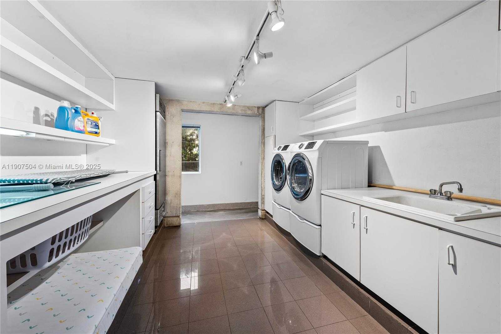 Small Image of 1606 SOUTH BAYSHORE DR #-, Miami Number 16