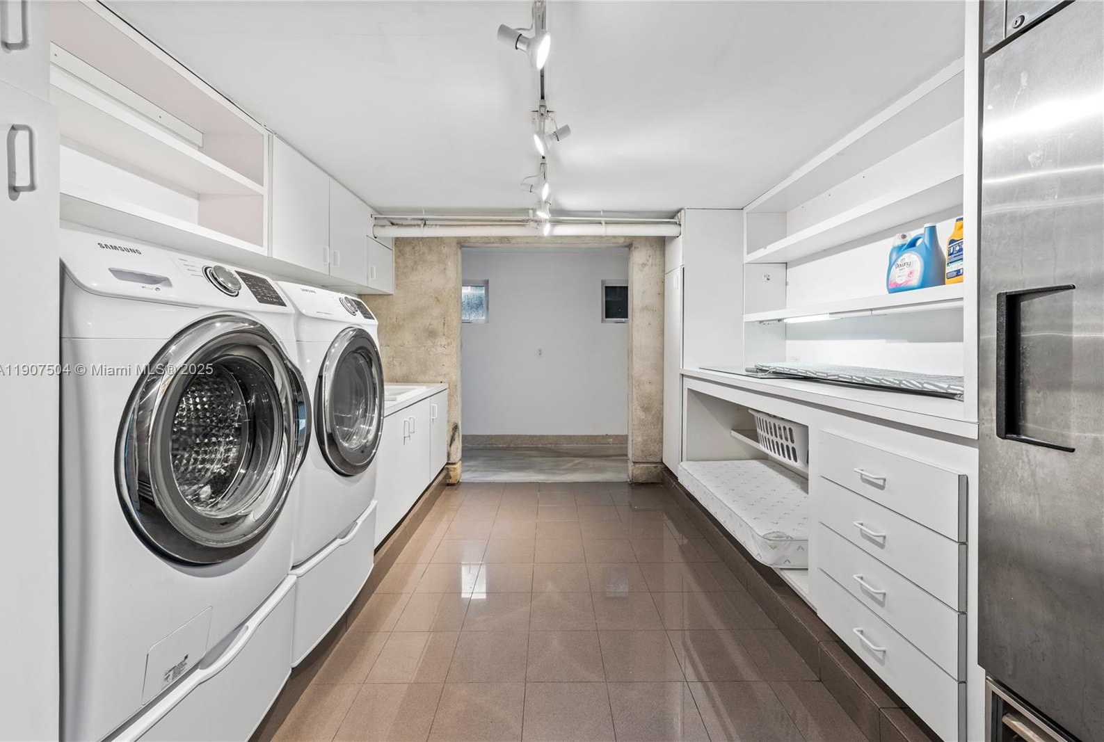 Small Image of 1606 SOUTH BAYSHORE DR #-, Miami Number 17