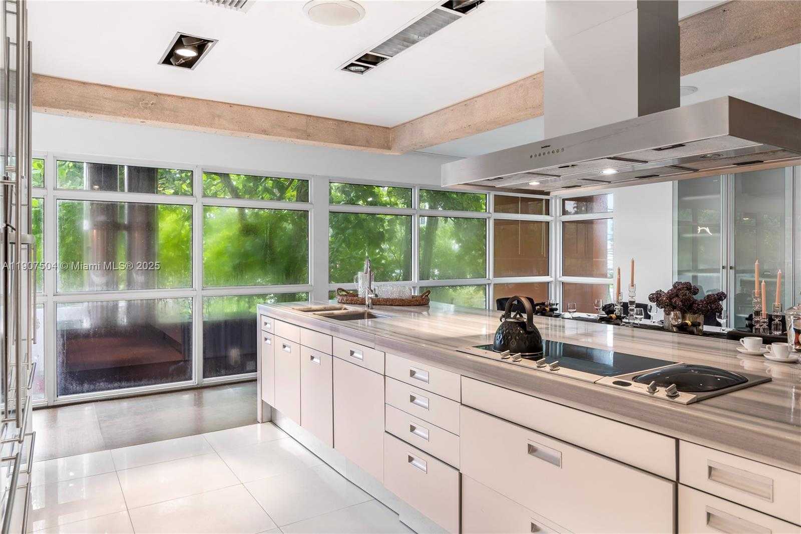 Small Image of 1606 SOUTH BAYSHORE DR #-, Miami Number 23