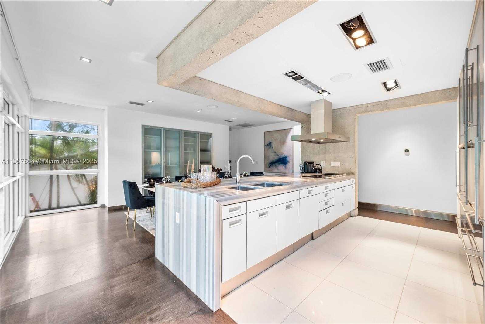 Small Image of 1606 SOUTH BAYSHORE DR #-, Miami Number 24