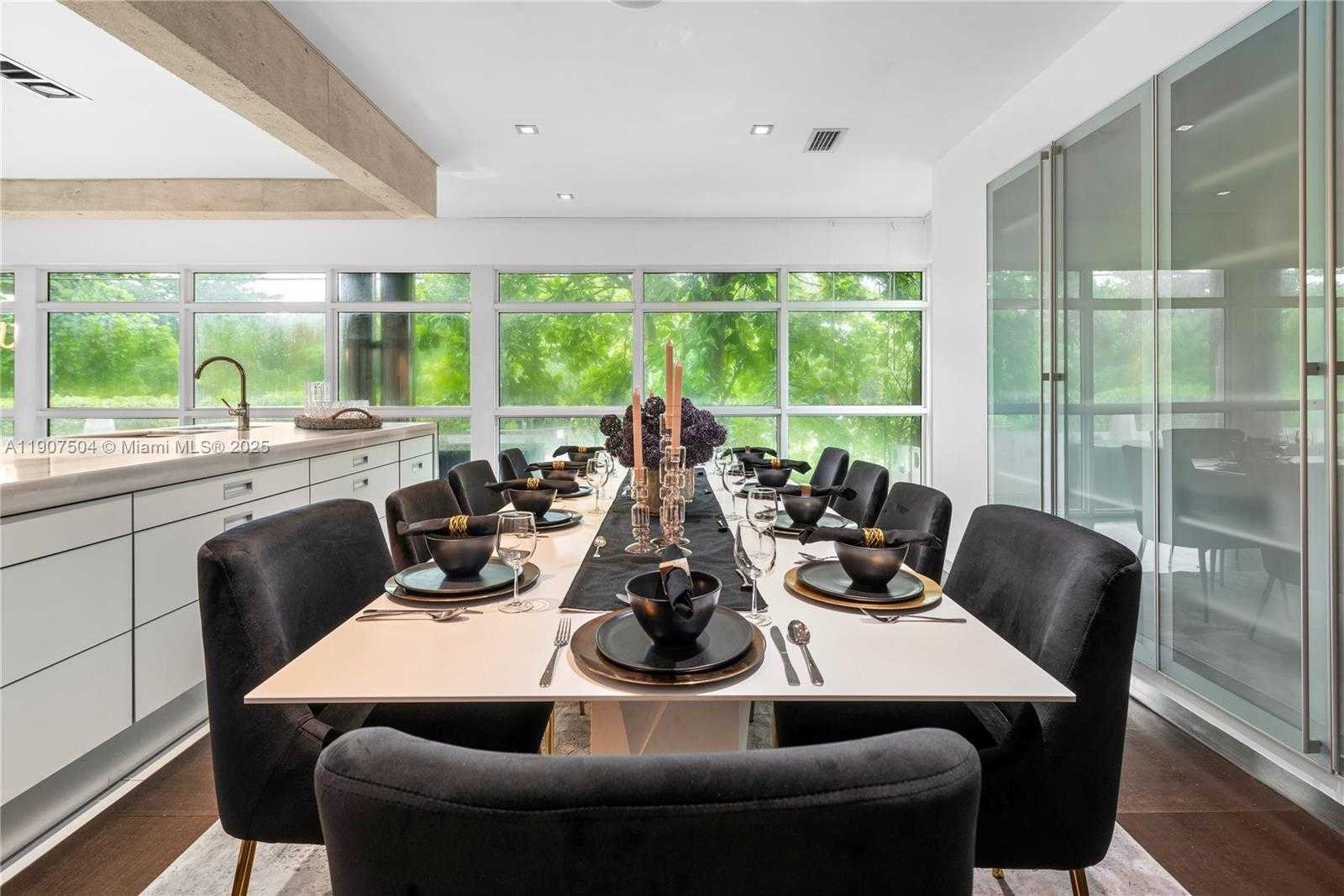 Small Image of 1606 SOUTH BAYSHORE DR #-, Miami Number 25