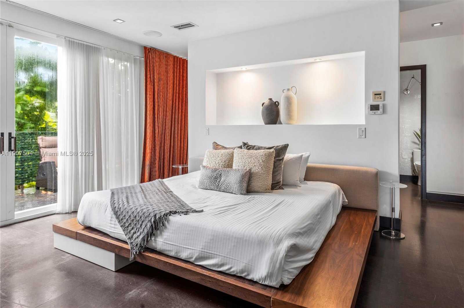 Small Image of 1606 SOUTH BAYSHORE DR #-, Miami Number 29