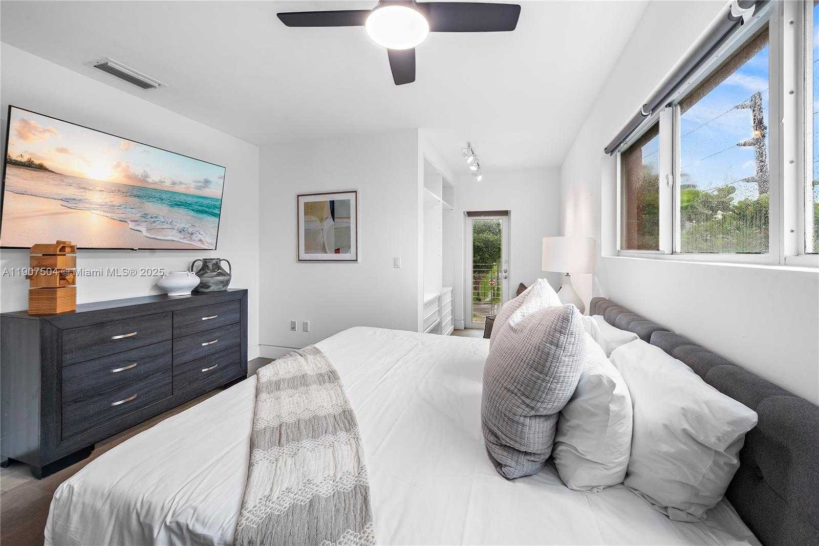 Small Image of 1606 SOUTH BAYSHORE DR #-, Miami Number 32