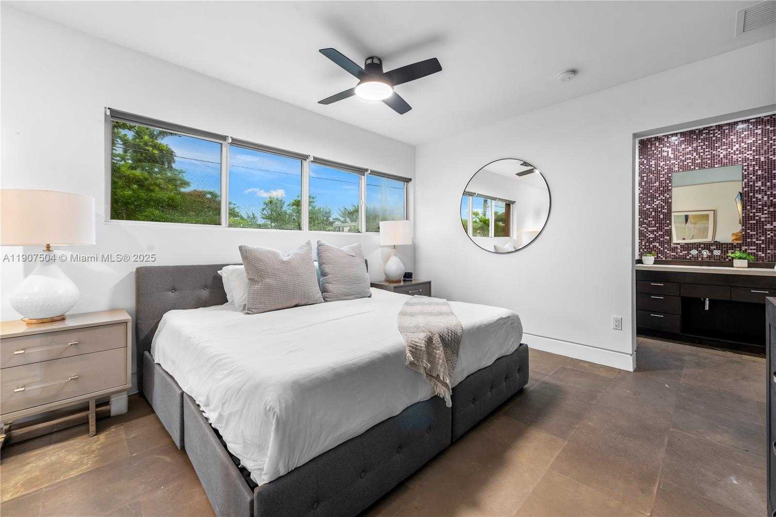 Small Image of 1606 SOUTH BAYSHORE DR #-, Miami Number 34