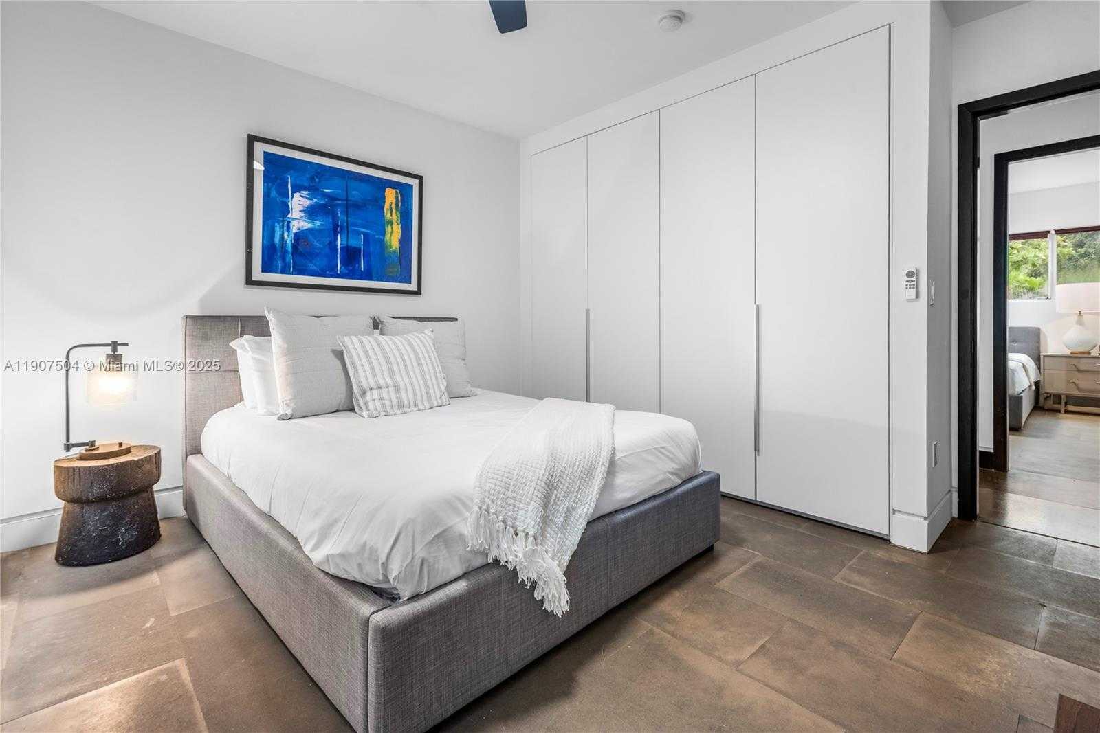 Small Image of 1606 SOUTH BAYSHORE DR #-, Miami Number 36