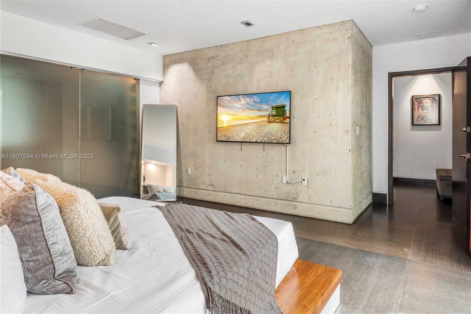 Small Image of 1606 SOUTH BAYSHORE DR #-, Miami Number 39