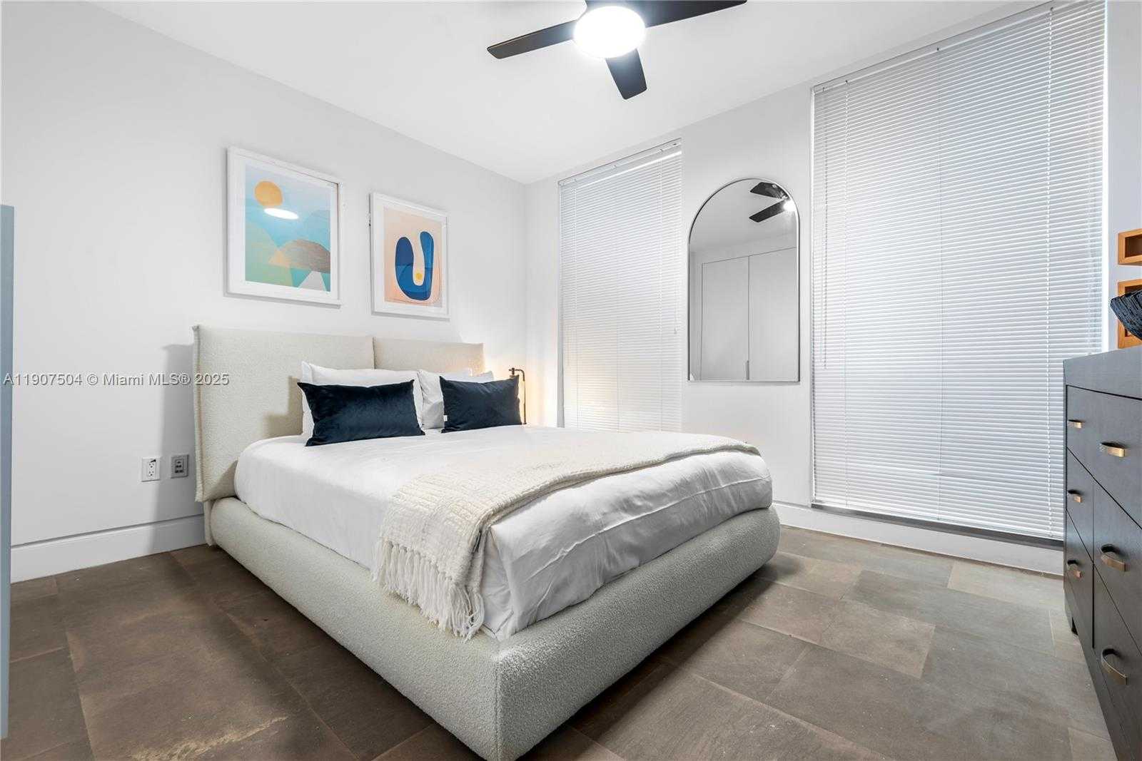 Small Image of 1606 SOUTH BAYSHORE DR #-, Miami Number 42